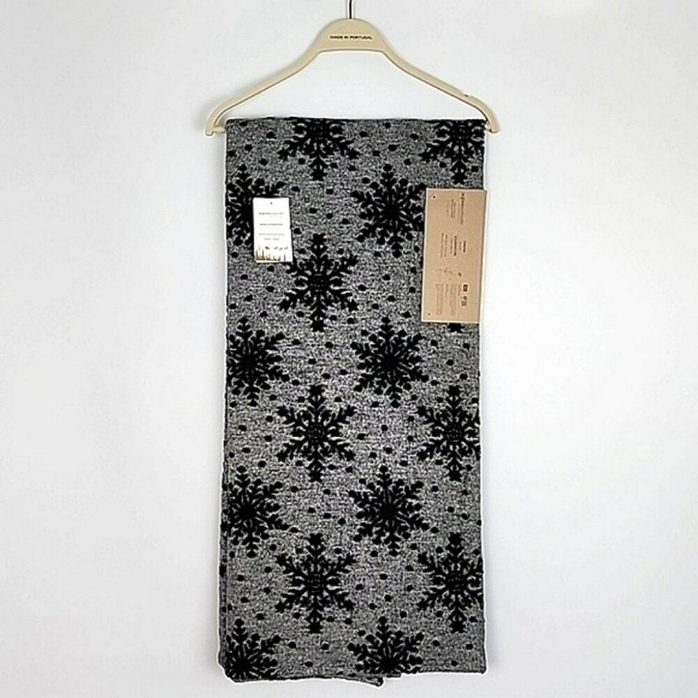 Antonio Salgado  Throw Blanket Grey Black Knit Cotton Blend 50" X 63" Snowflakes